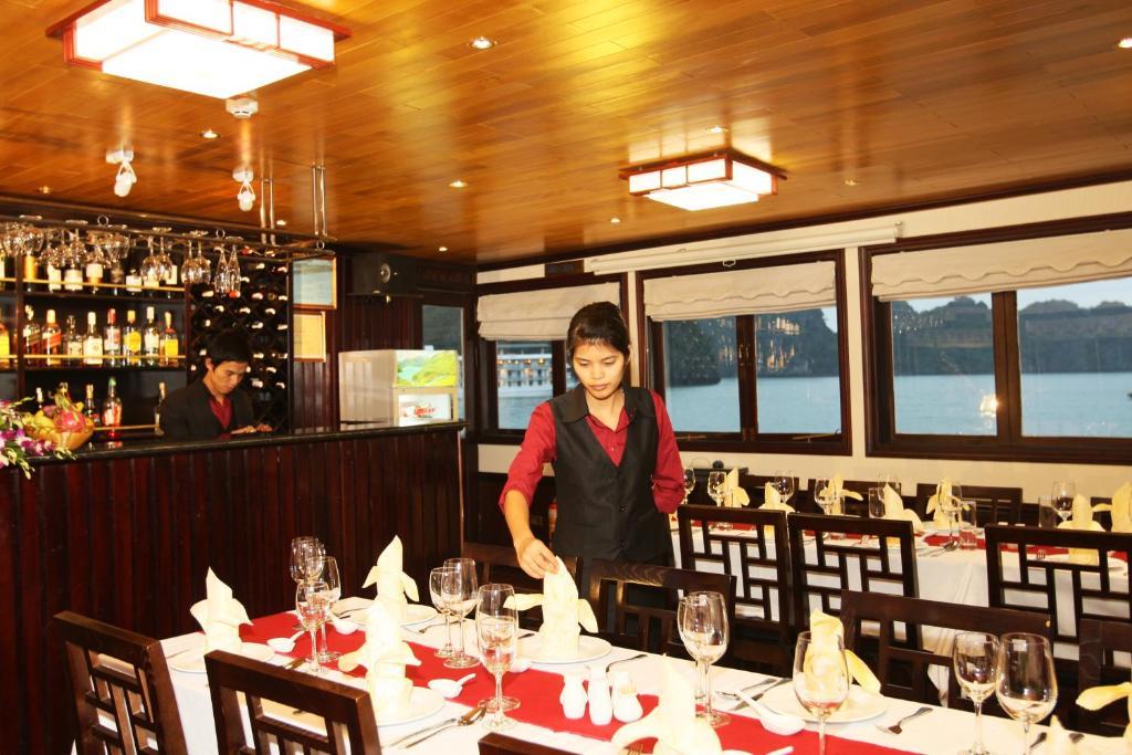 下龍 花园湾高级游轮酒店 外观 照片